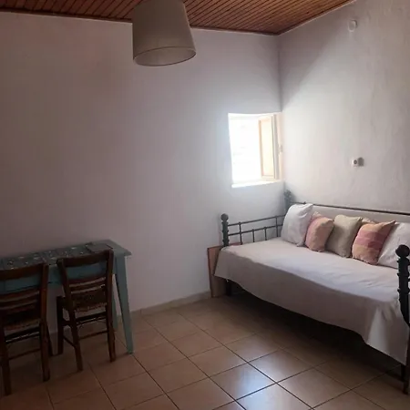 בית נופש Evia Sunrise Hillhouse *